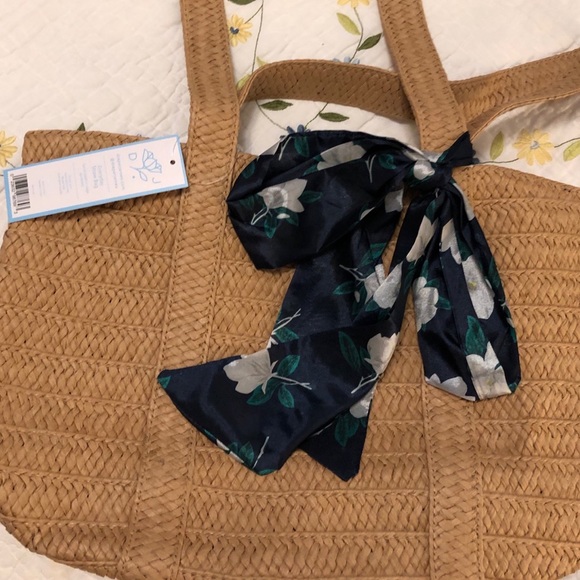 NWT Draper James Straw Bag with Floral Scarf - Picture 2 of 4